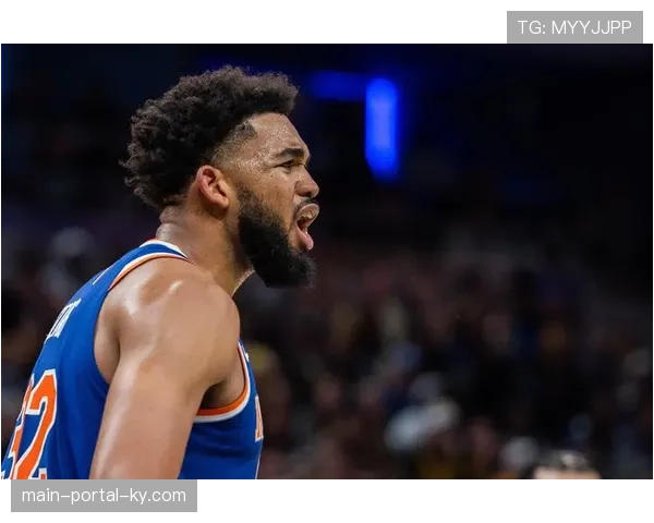 唐斯在尼克斯战术地位灵活 四五号位切换塑造立体进攻模式