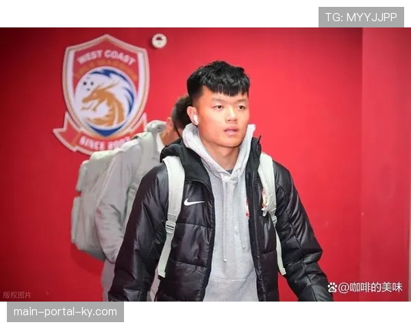 杨希十三次抢断十二次过人 海港边卫攻防两端数据均列本土前列